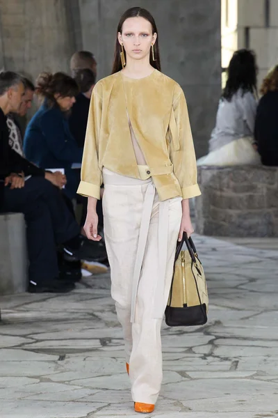 Look 30